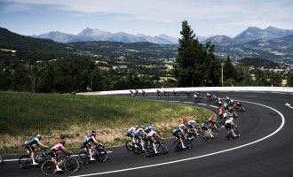 Grupa VELUX partnerem kolarskiego Tour de France kobiet i mężczyzn od 2025 r.